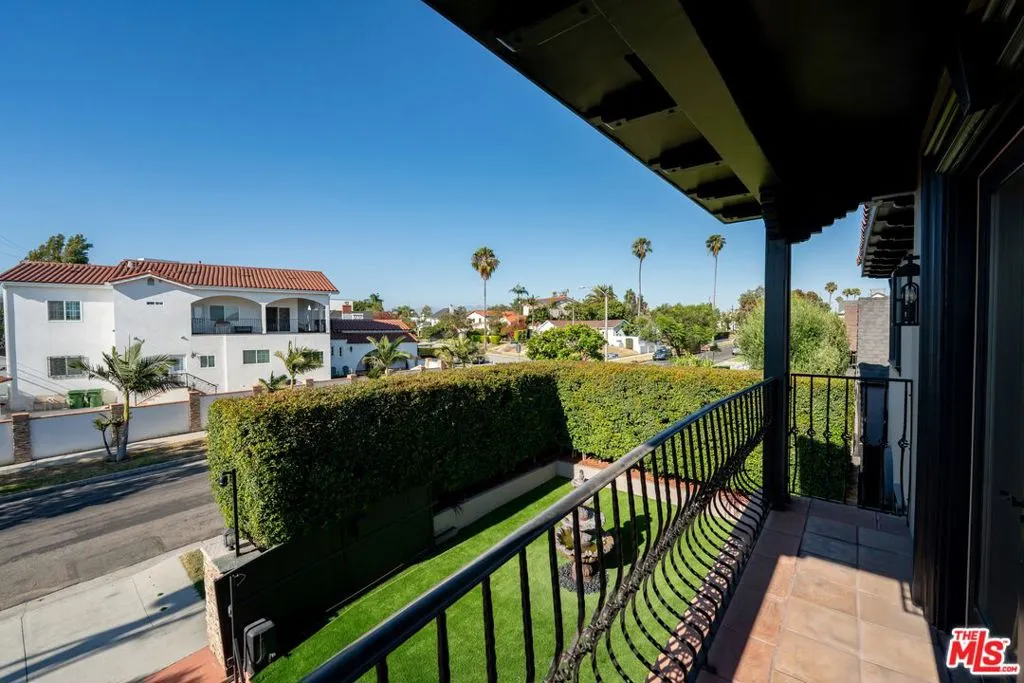 5558 Edgewood Place, Los Angeles, California 90019 home-pic-17